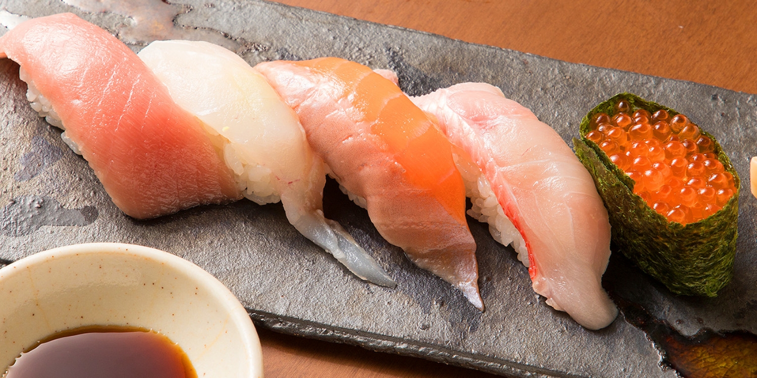 噴火湾の新鮮な魚介を仕入れています